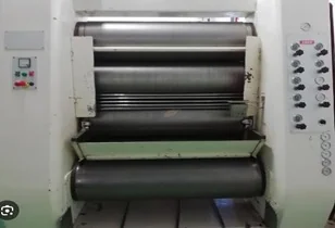 Líneas de Moldeo y Templadoras — Templadoras, bombas y dosificadoras automáticas.